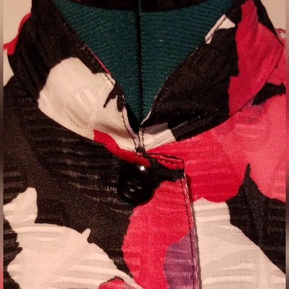 Like new Alfred Dunner Suit Jacket, Size 12P - Picture 4 of 8